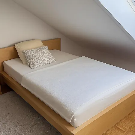 Boardinghouse - & *